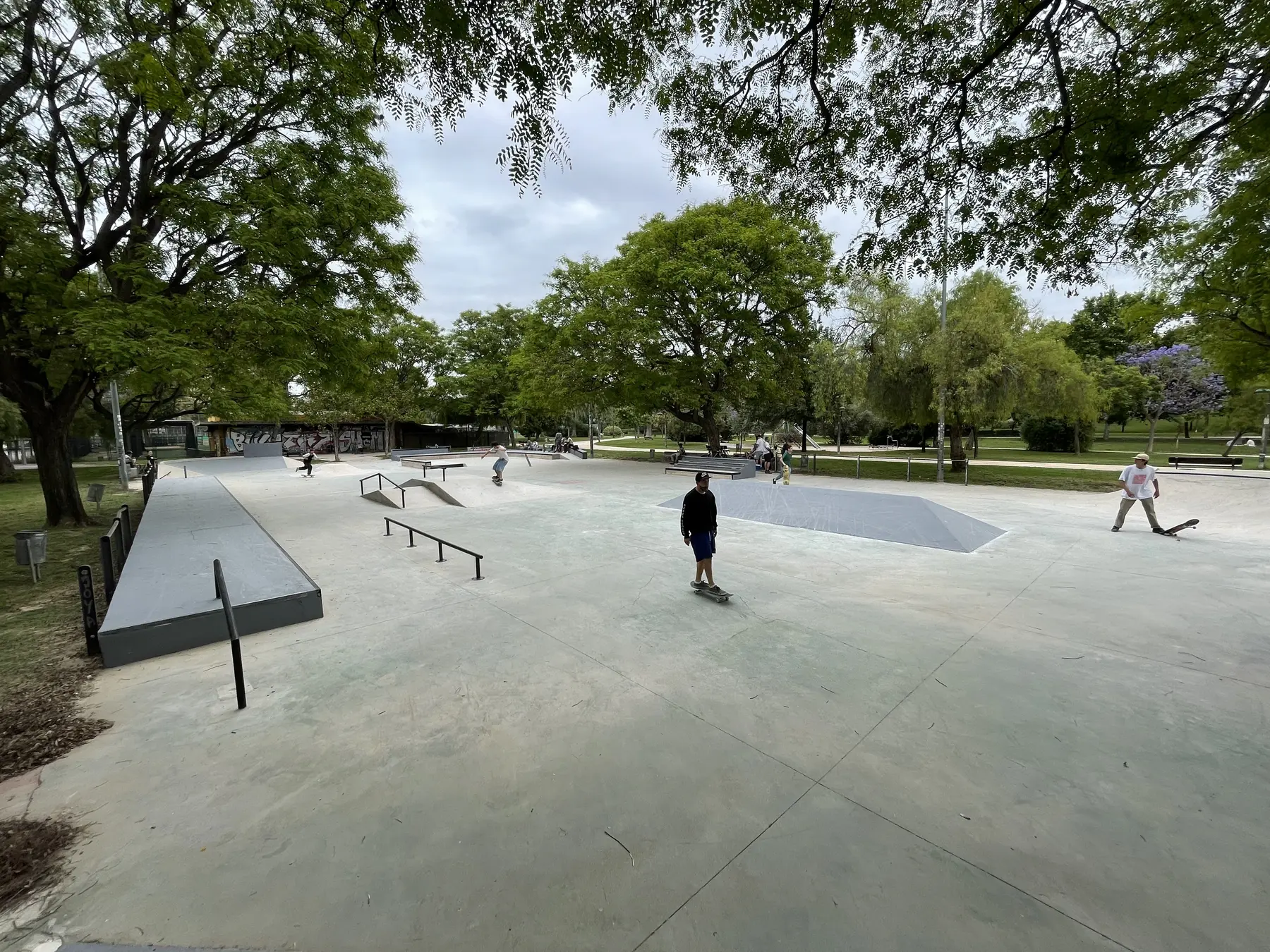 Vista general de Skate Plaza Valencia tras su reforma en el tramo VI del Jardín del Turia